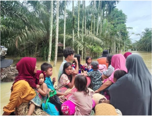 [UPDATE] - Banjir Belum Surut, 251 Warga Aceh Selatan Bertahan di Pos Pengungsian